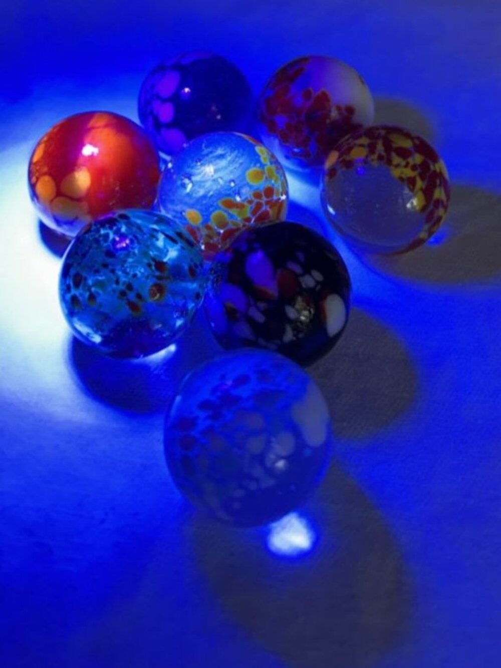 House Of Marbles Shooter Marbles UV Glows 6mm Lot of 8 - Picture 4 of 8